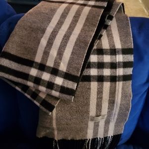 New without tags Burberry scarf